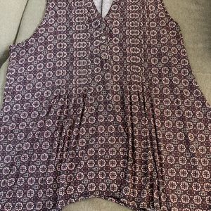 Long sleeveless blouse. Size 2X
